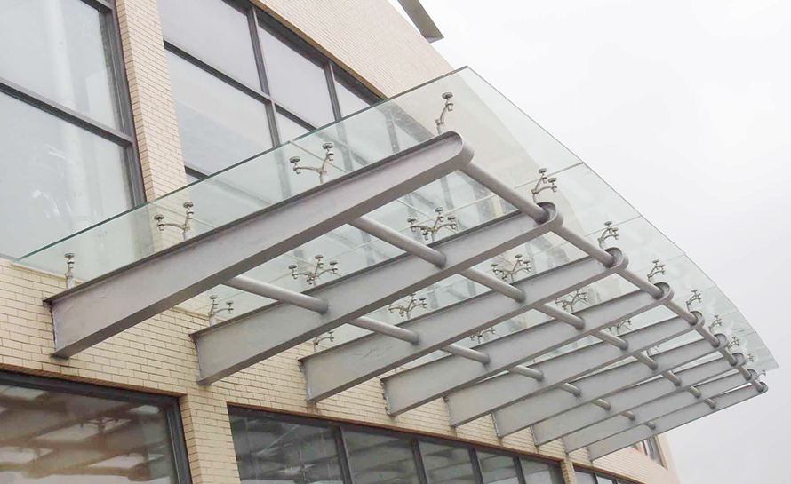 可雷沃五金厂生产的透明雨棚